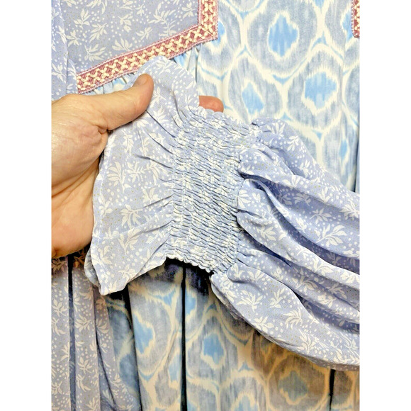 Entro Peasant Top Womens Small Blue Floral Long Sleeve Smocked Detail Oversized - Picture 6 of 6